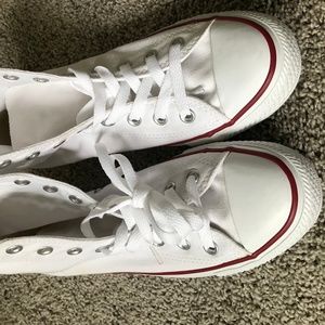 Converse Canvas Sz 8 1/2 . BRAND NEW